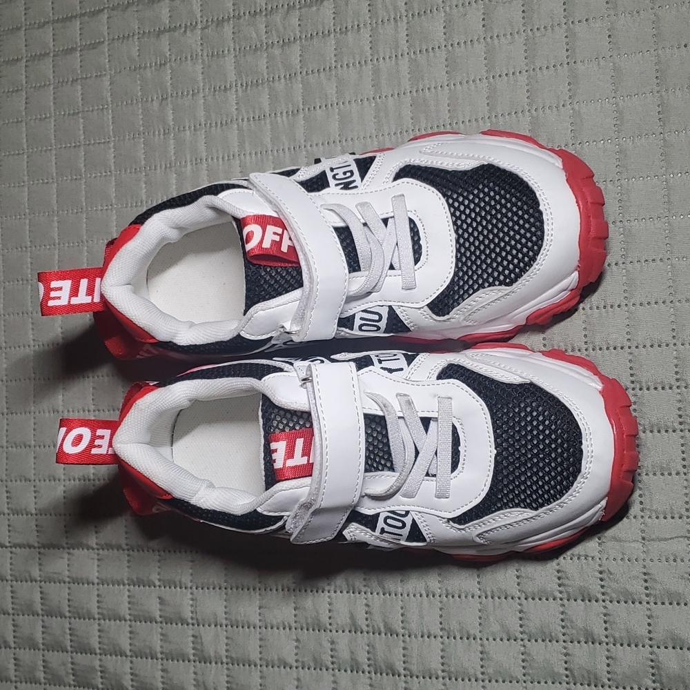 Sneakers - Picture 2 of 4